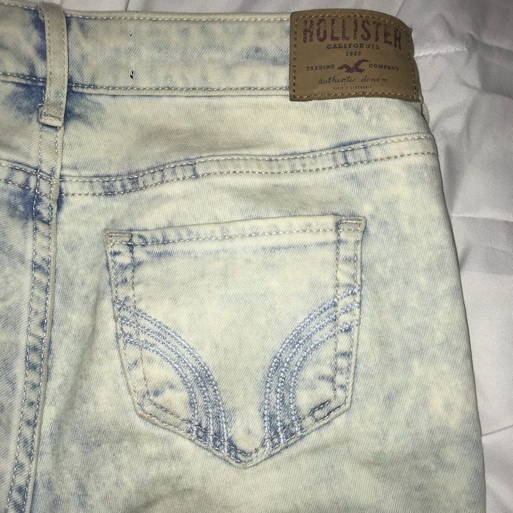 hollister acid wash ripped cropped jeans